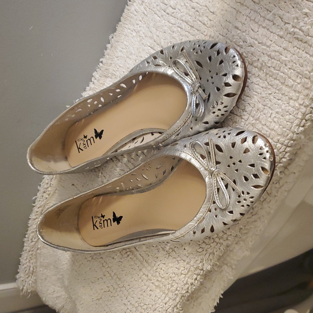Silver lace-cut leather flats 38 fits US8